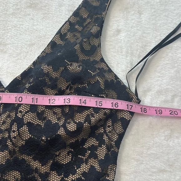 B. Smart Black and Tan Sleeveless V-Neck Party Dress - Picture 3 of 12